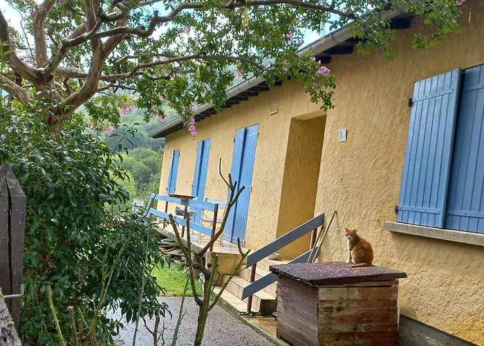 Spatieuse Avec Grand Lit. *