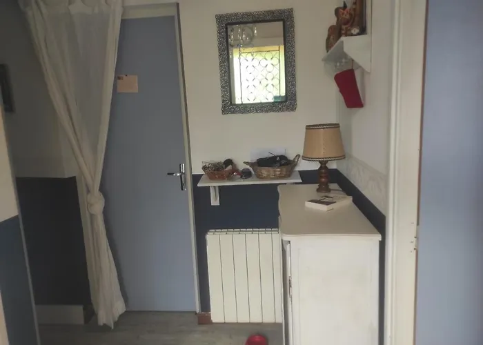 Spatieuse Avec Grand Lit.