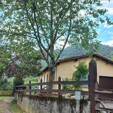 Spatieuse Avec Grand Lit. * Aspet