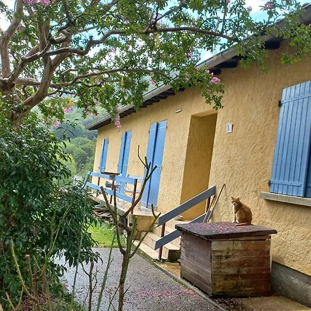 Spatieuse Avec Grand Lit. *