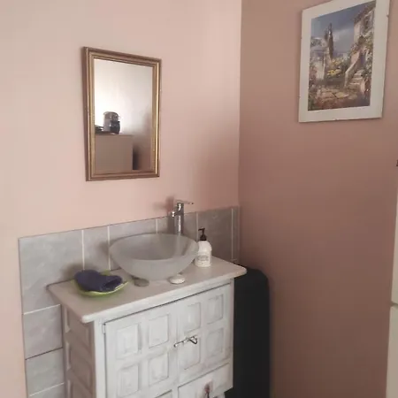 לינה וארוחת בוקר Spatieuse Avec Grand Lit.