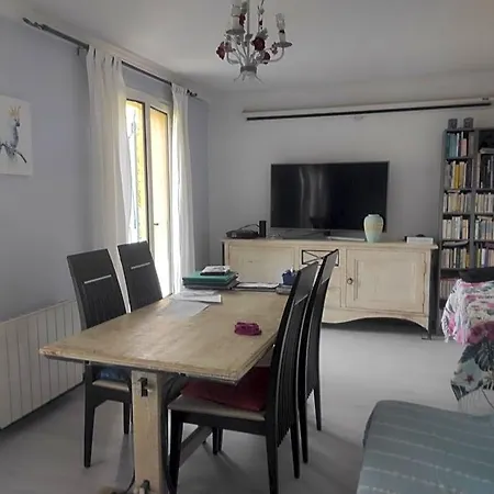 Spatieuse Avec Grand Lit. * Aspet