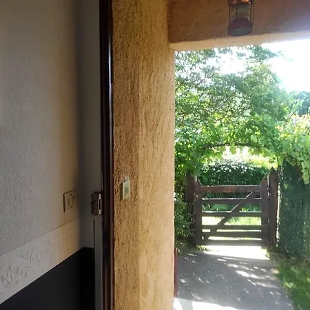 Spatieuse Avec Grand Lit. Bed & Breakfast *