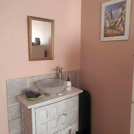 Spatieuse Avec Grand Lit. Bed & Breakfast