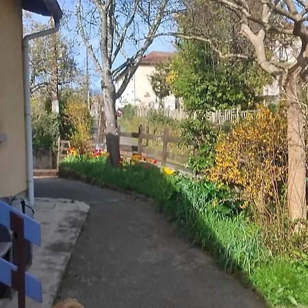 Spatieuse Avec Grand Lit. Bed & Breakfast *