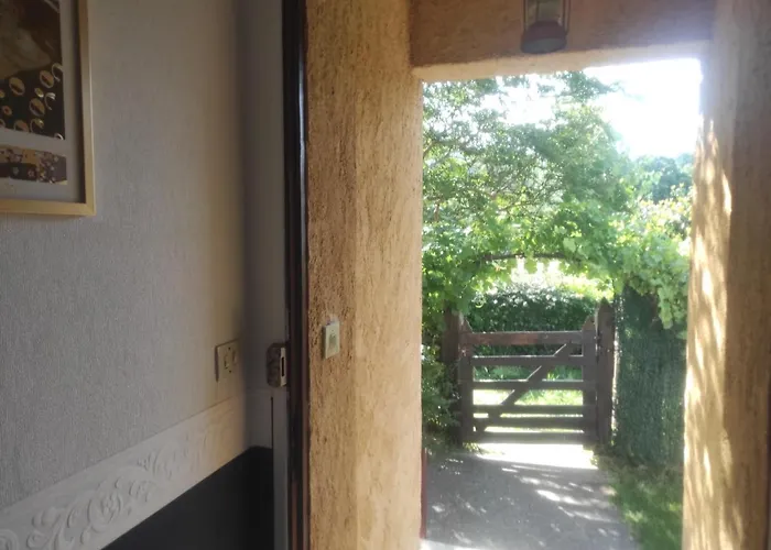 Spatieuse Avec Grand Lit. *